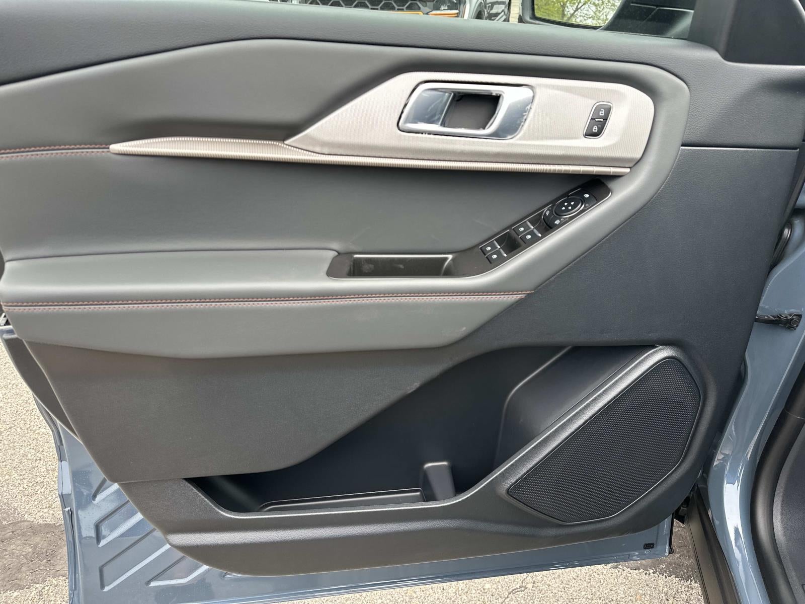 2026 Ford Explorer Active w/100A Pkg 4WD
