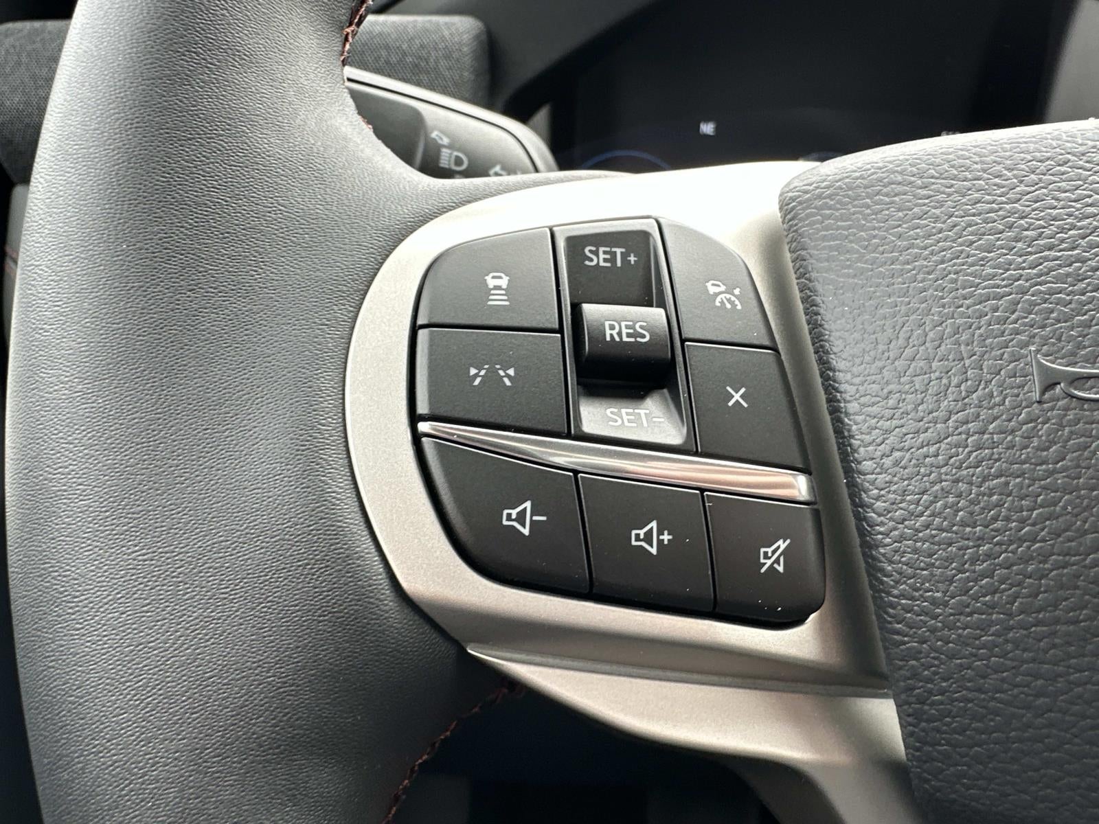 2026 Ford Explorer Active w/100A Pkg 4WD