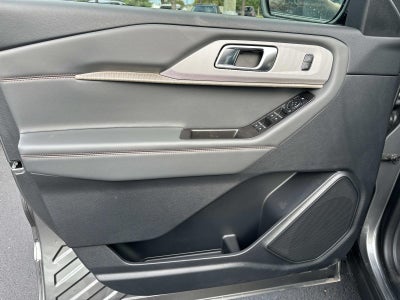 2026 Ford Explorer Active w/100A Pkg 4WD