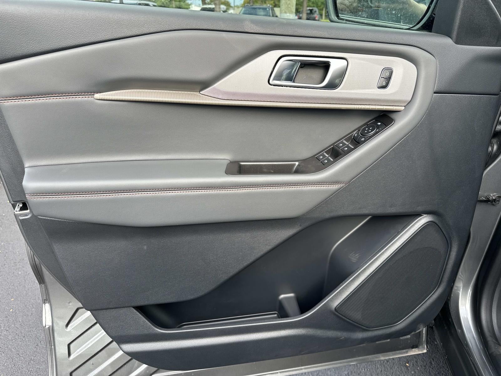 2026 Ford Explorer Active w/100A Pkg 4WD
