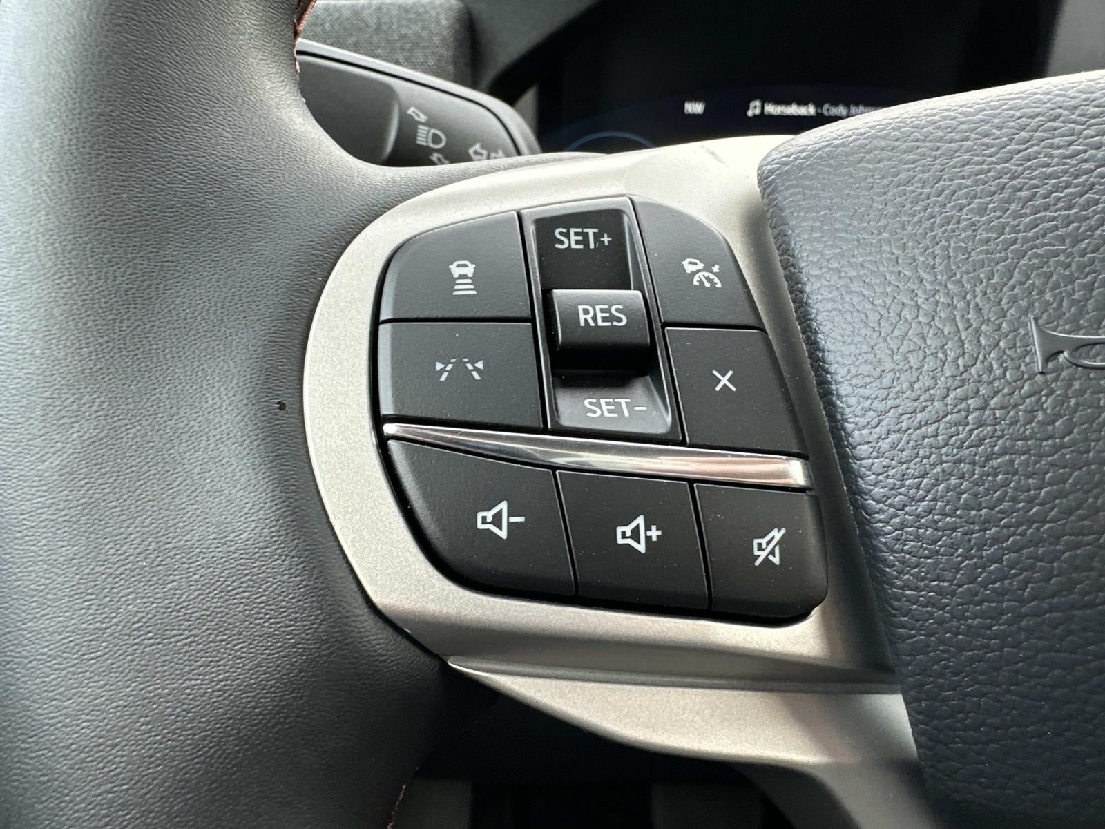 2026 Ford Explorer Active w/100A Pkg 4WD