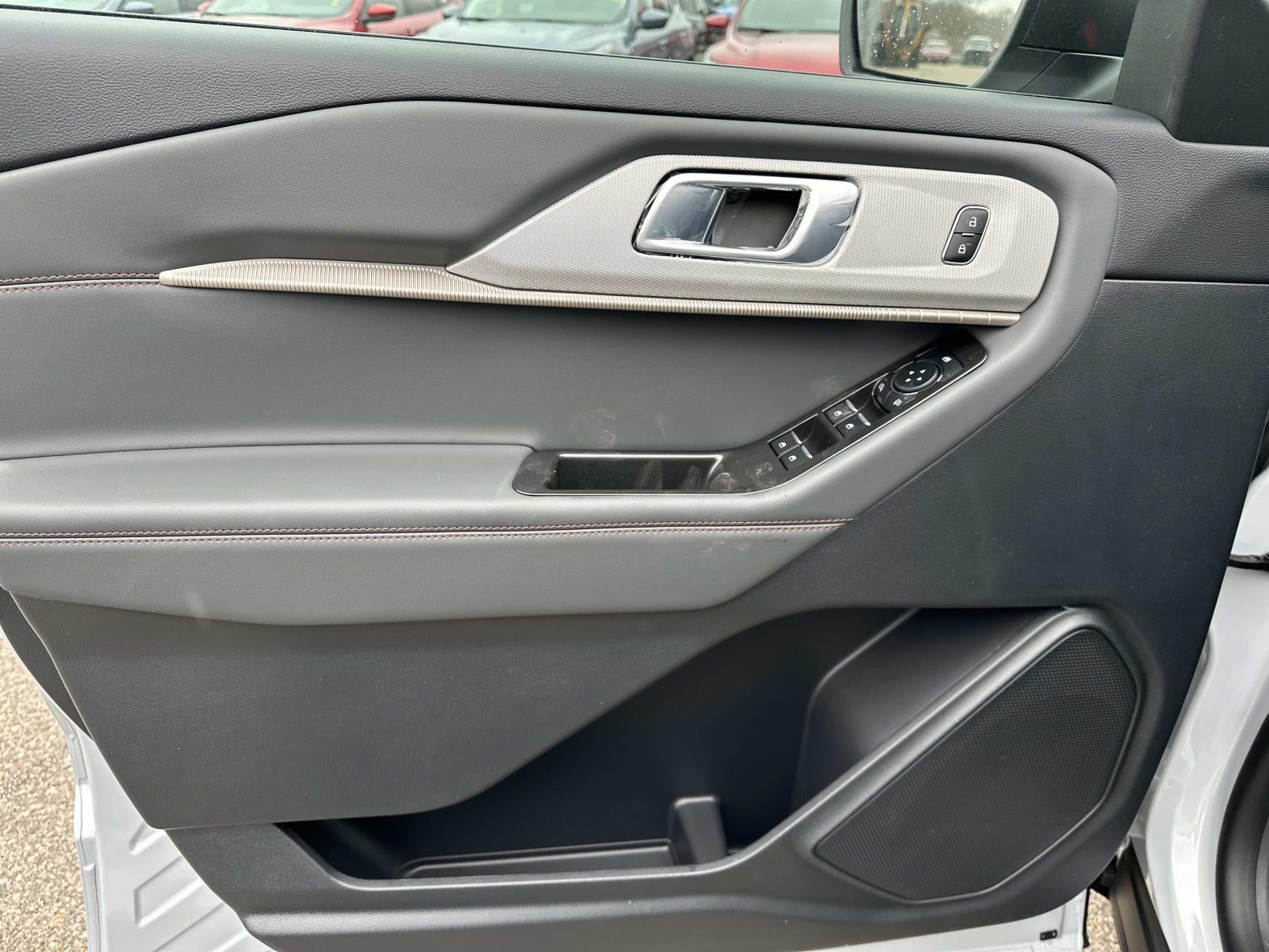 2026 Ford Explorer Active w/100A Pkg 4WD