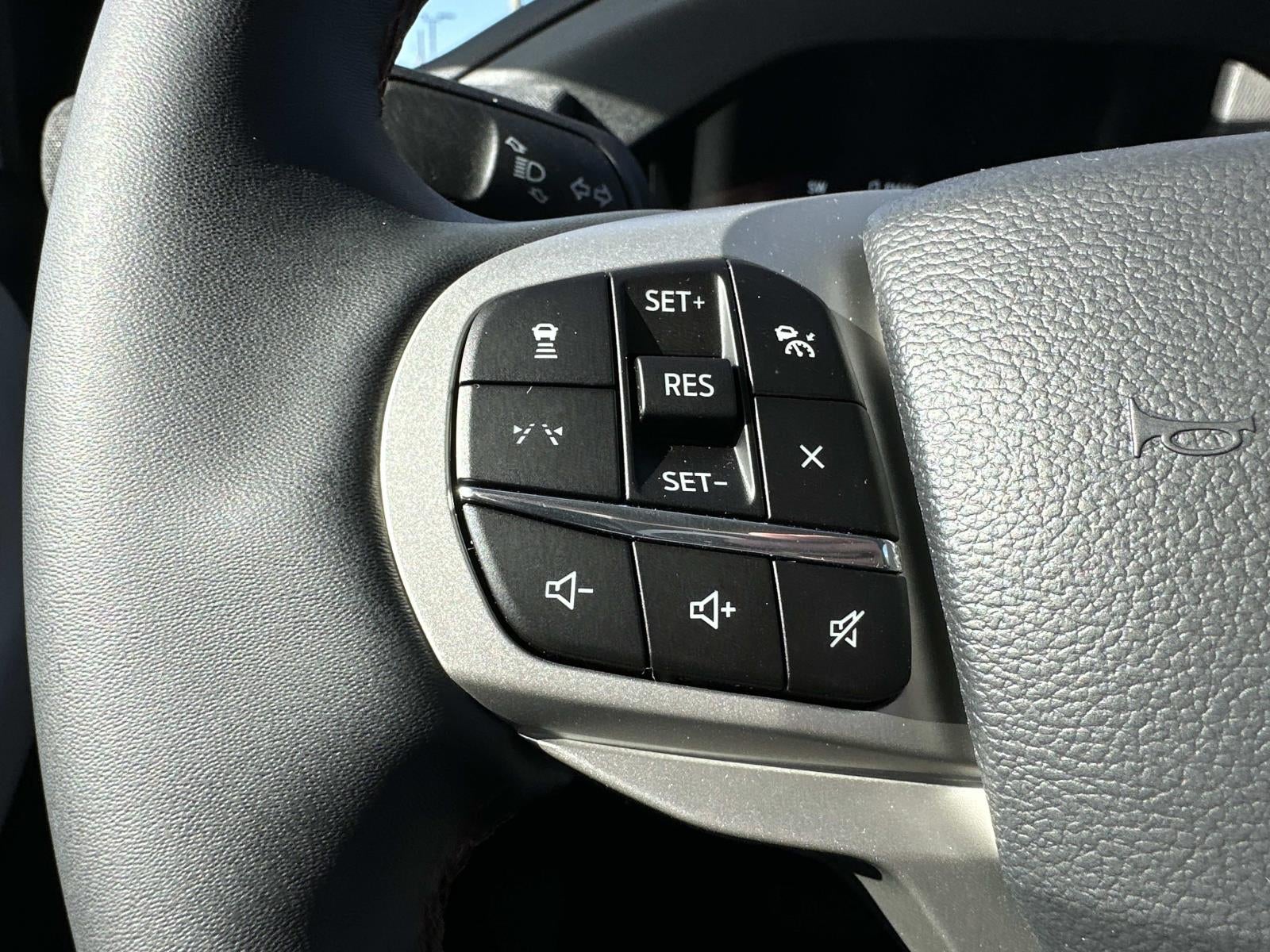 2026 Ford Explorer Active w/100A Pkg 4WD