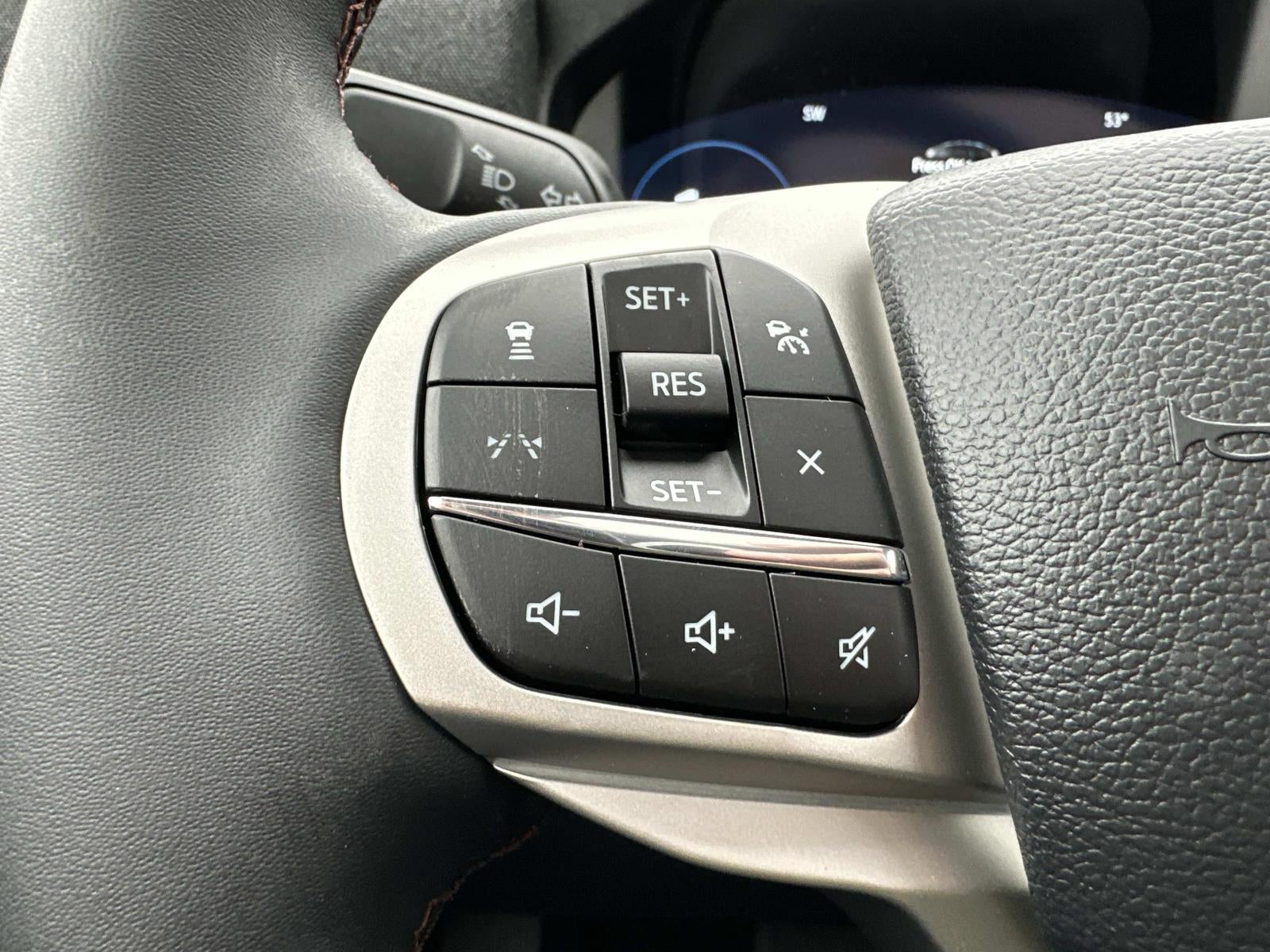 2026 Ford Explorer Active w/100A Pkg 4WD