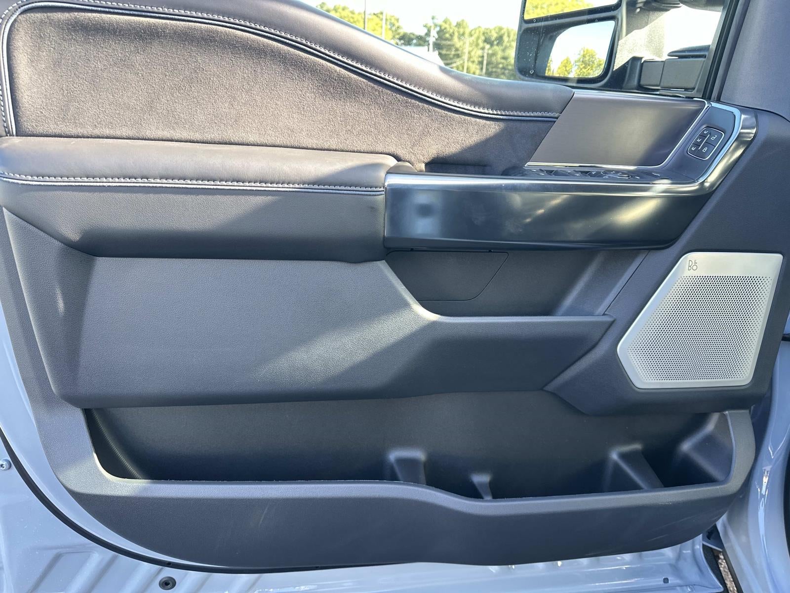 2027 Ford Super Duty F-350 SRW Platinum