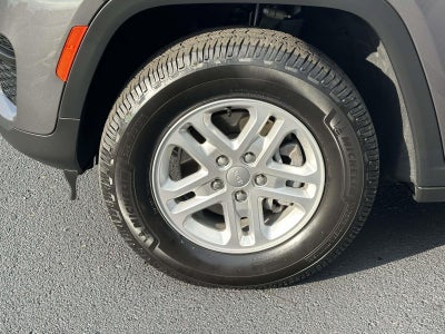 2022 Jeep Grand Cherokee Laredo 4x4