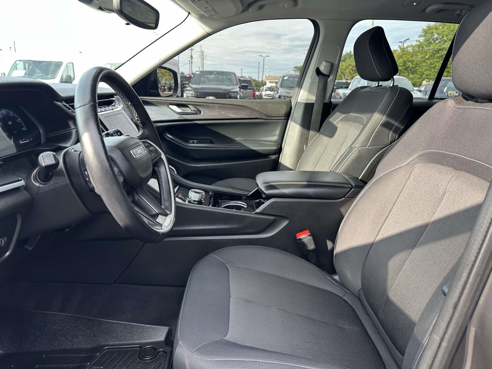 2022 Jeep Grand Cherokee Laredo 4x4