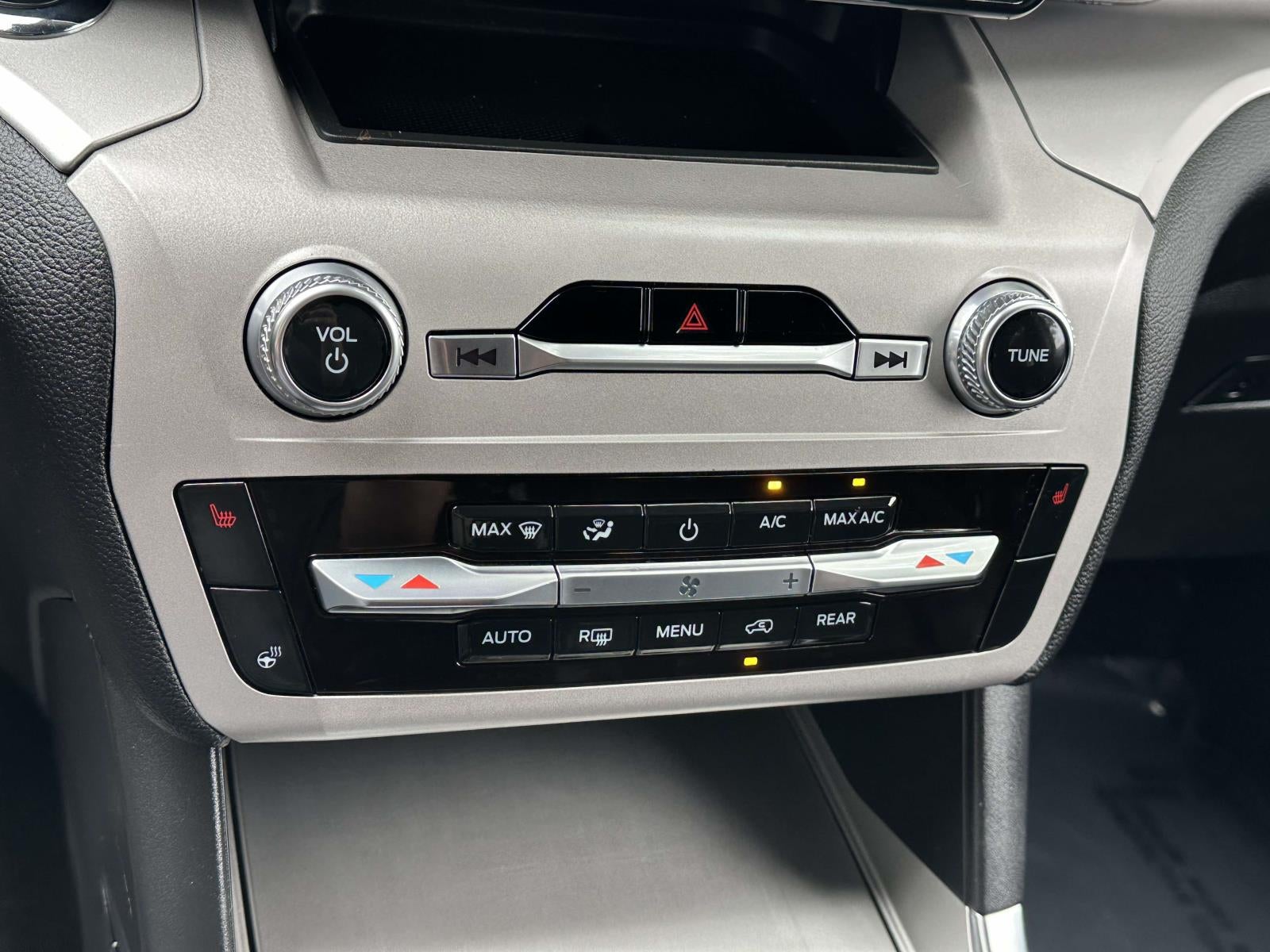 2023 Ford Explorer XLT 4WD