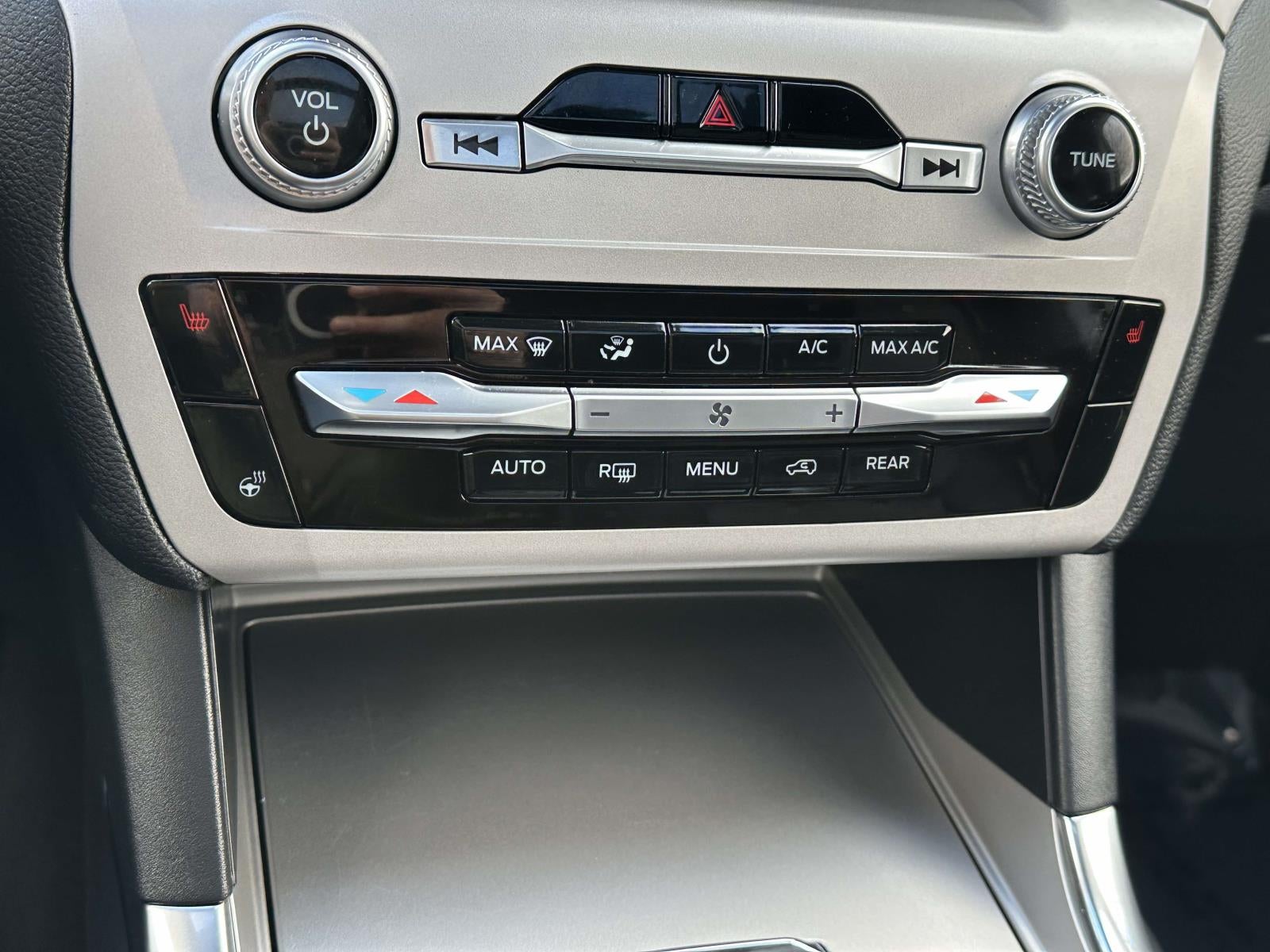 2023 Ford Explorer XLT 4WD