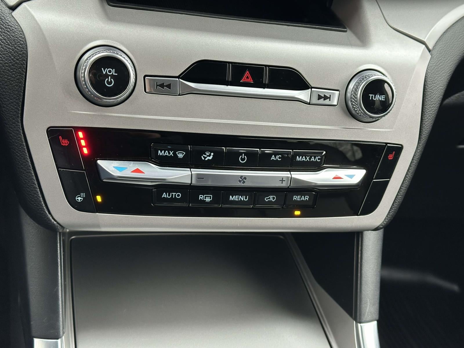 2023 Ford Explorer XLT 4WD