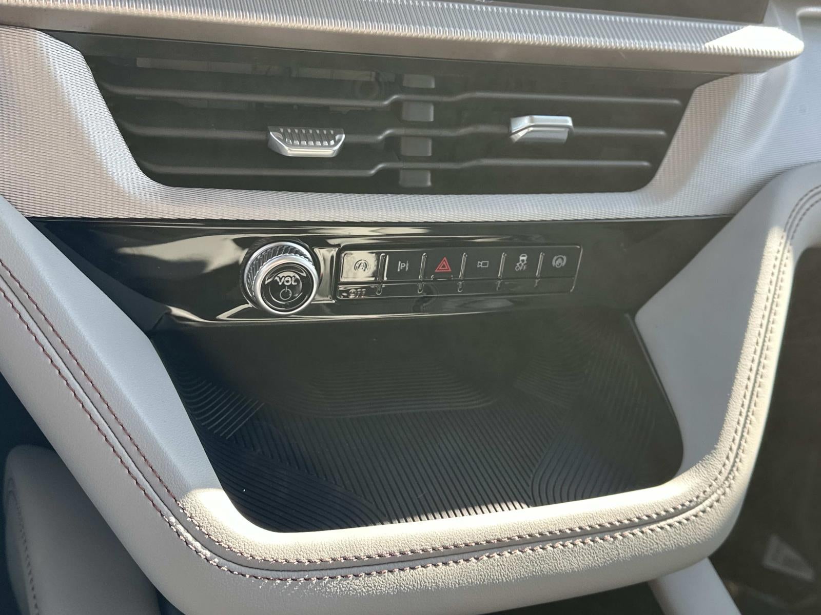 2026 Ford Explorer Active w/100A Pkg 4WD