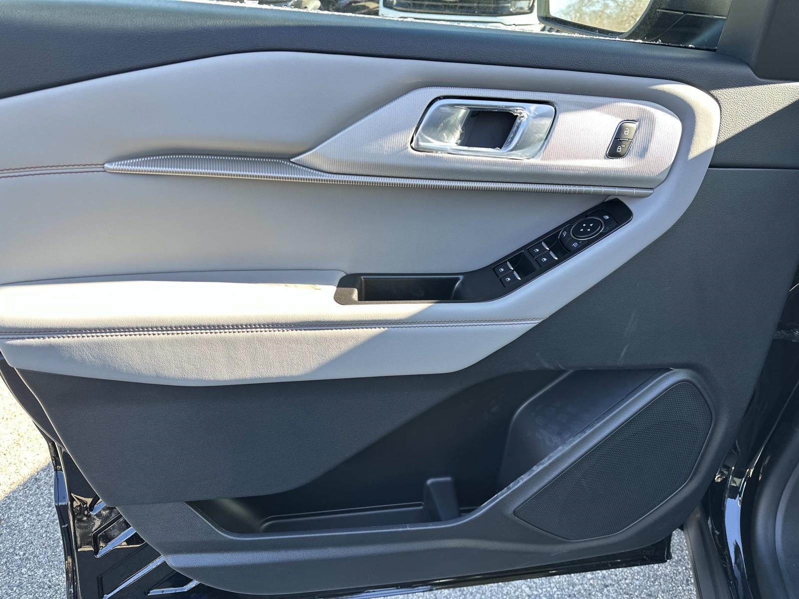 2026 Ford Explorer Active w/100A Pkg 4WD