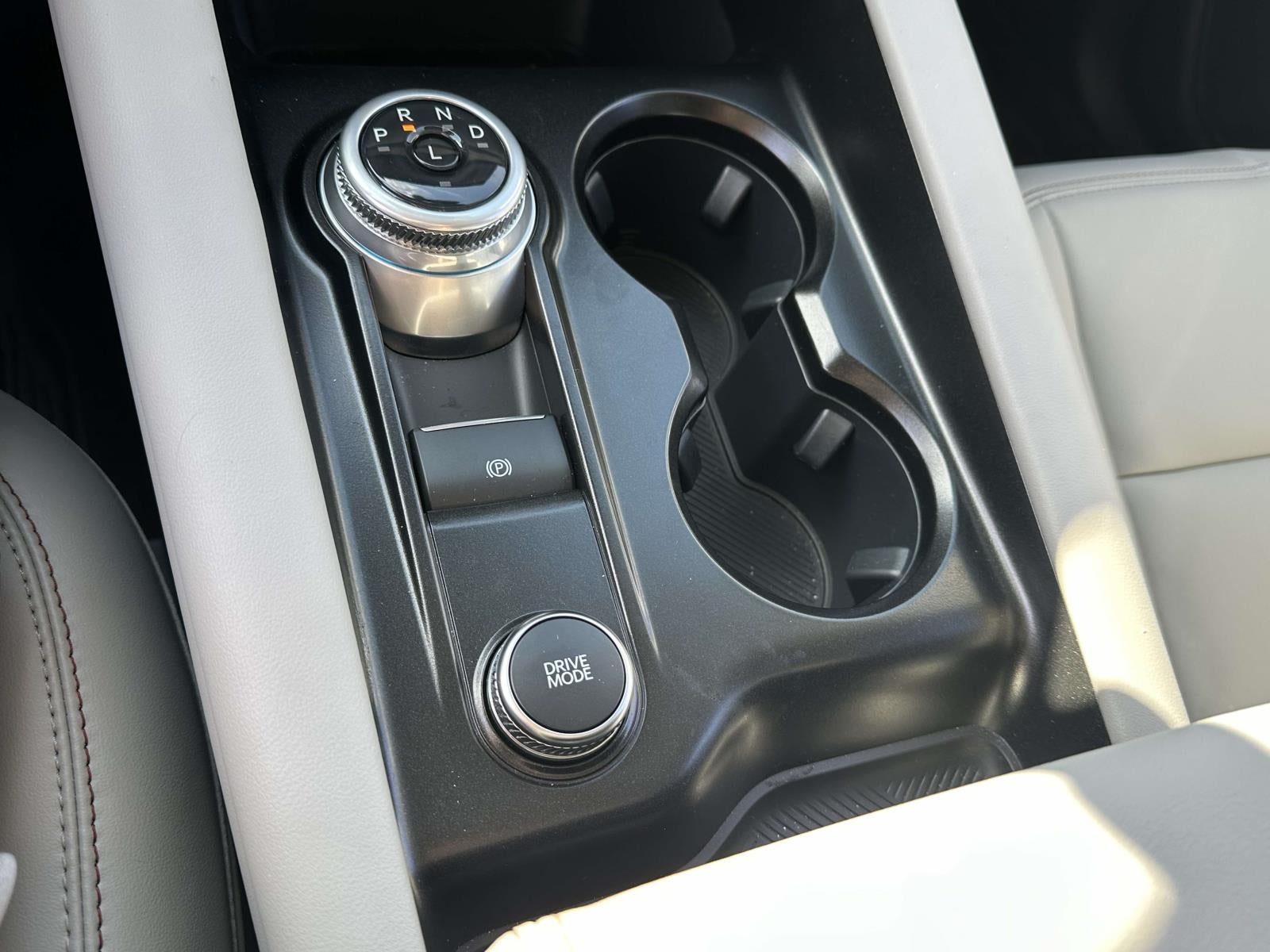 2026 Ford Explorer Active w/100A Pkg 4WD