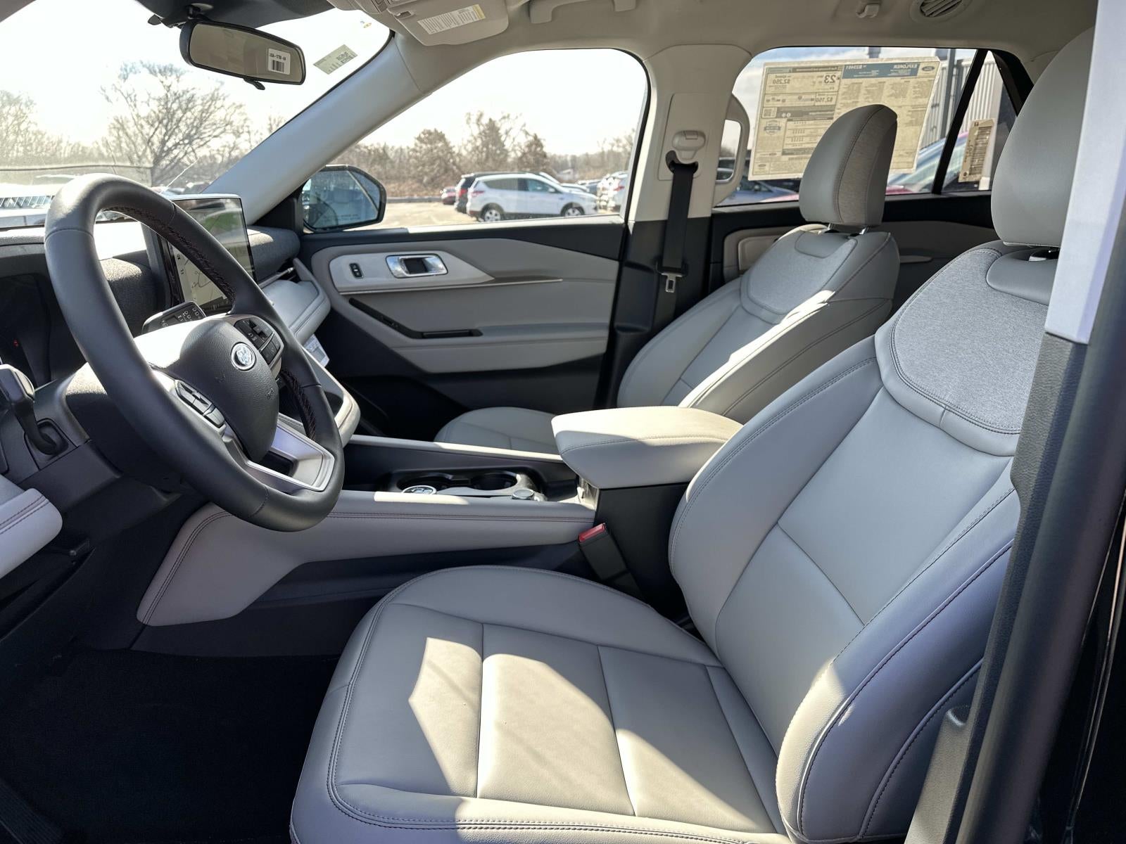 2026 Ford Explorer Active w/100A Pkg 4WD