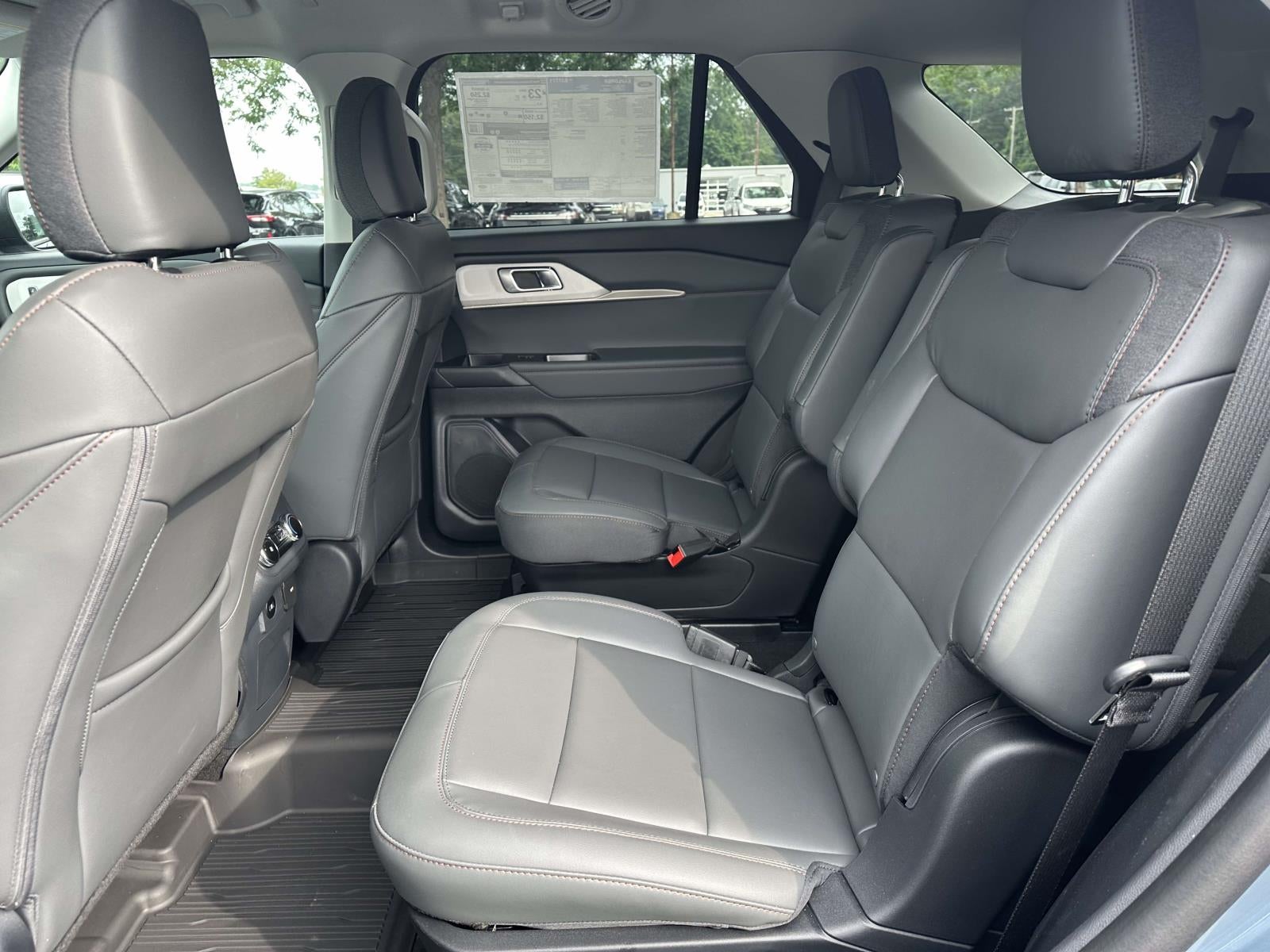 2026 Ford Explorer Active w/100A Pkg 4WD