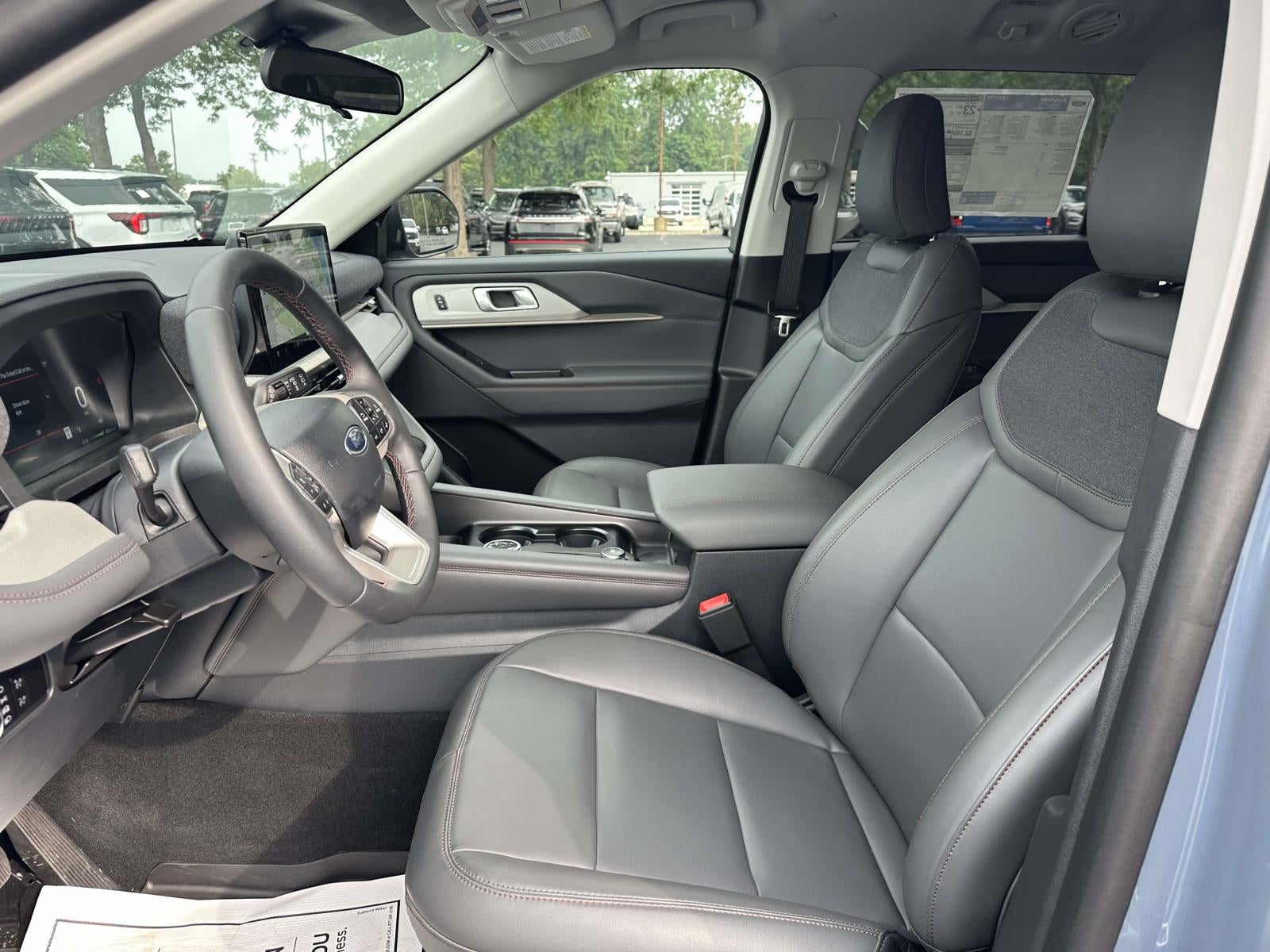 2026 Ford Explorer Active w/100A Pkg 4WD