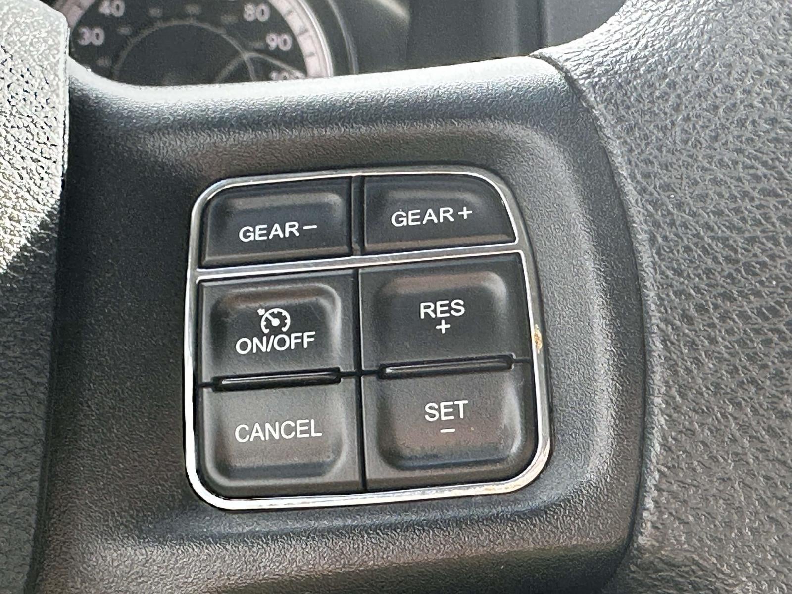 2018 RAM 1500 Express 4x4 Crew Cab 5'7 Box