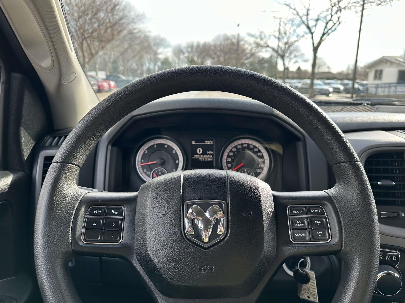 2018 RAM 1500 Express 4x4 Crew Cab 5'7 Box