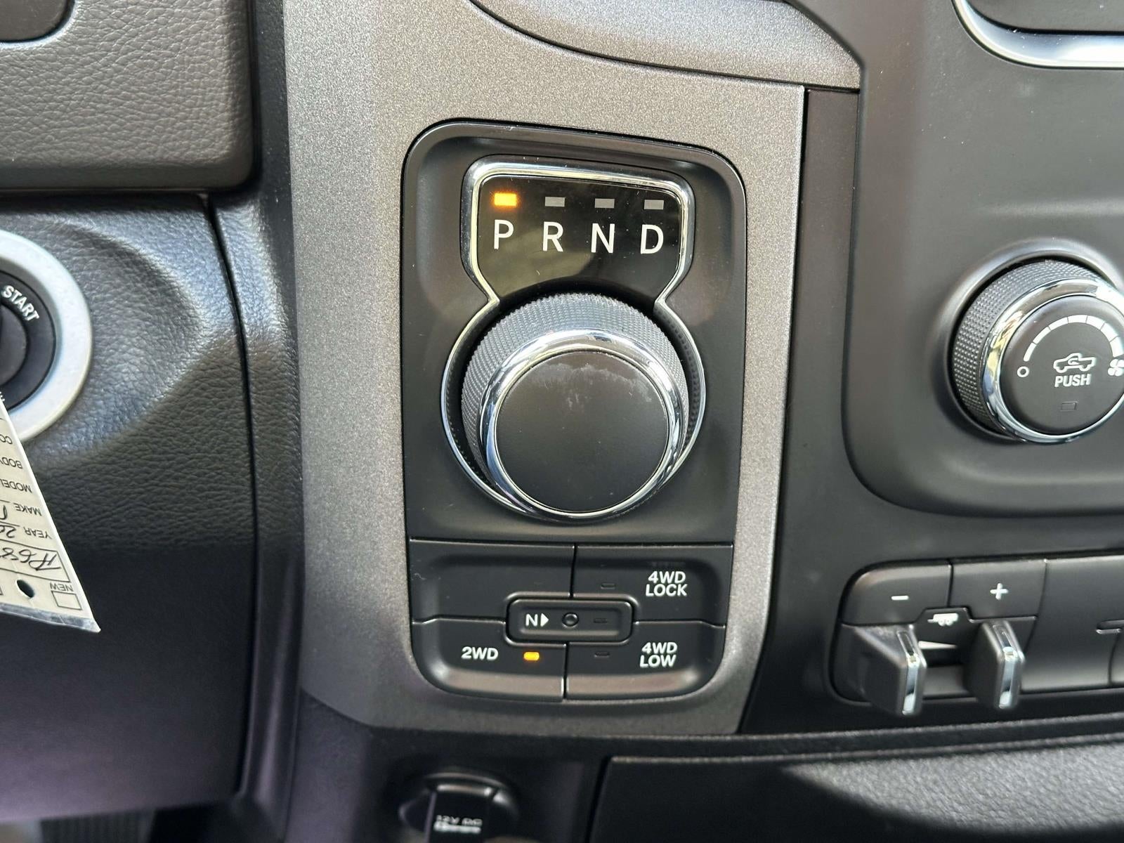 2018 RAM 1500 Express 4x4 Crew Cab 5'7 Box