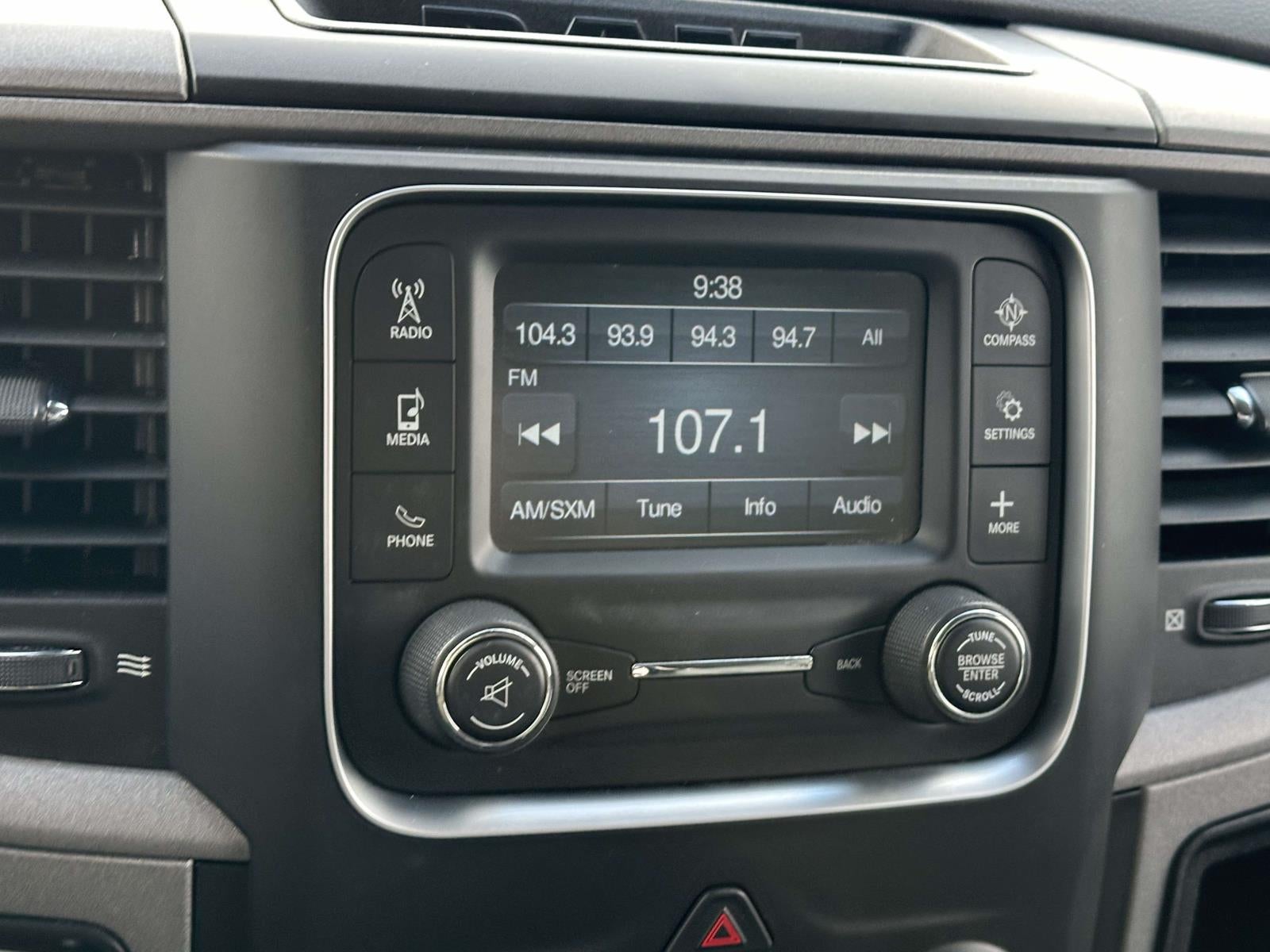 2018 RAM 1500 Express 4x4 Crew Cab 5'7 Box