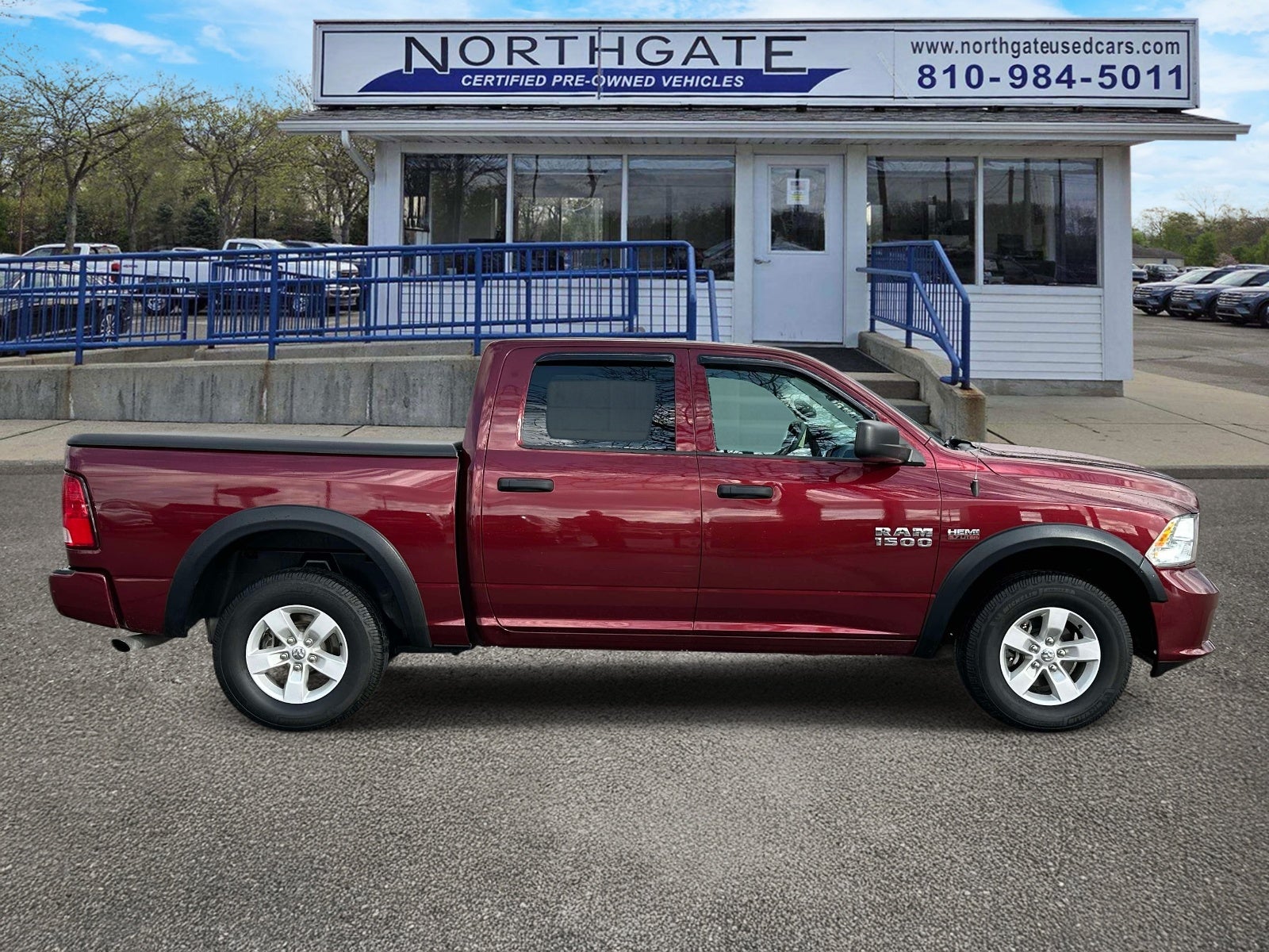 2018 RAM 1500 Express 4x4 Crew Cab 5'7 Box