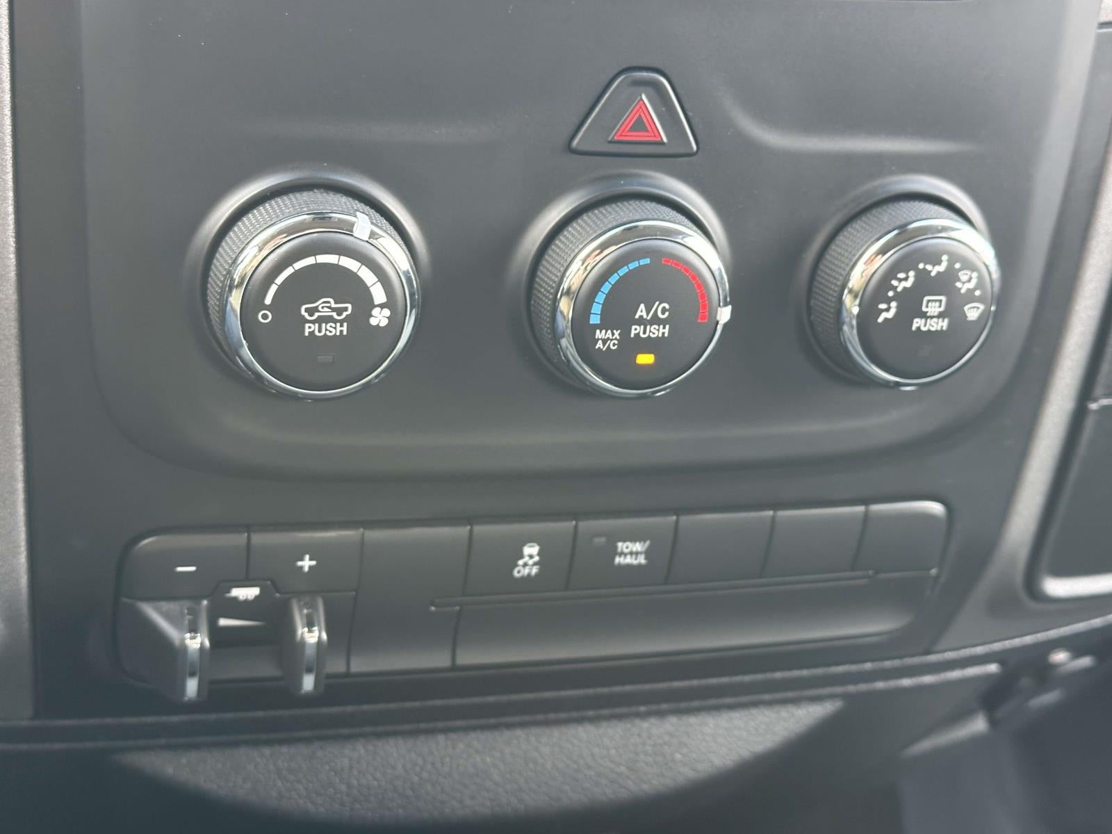 2018 RAM 1500 Express 4x4 Crew Cab 5'7 Box