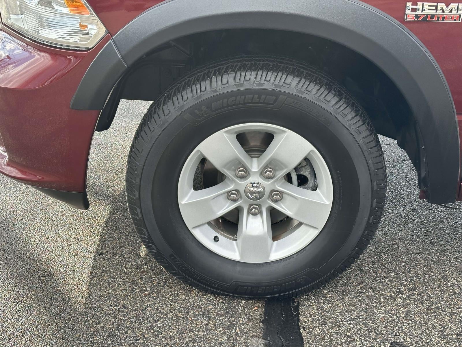 2018 RAM 1500 Express 4x4 Crew Cab 5'7 Box